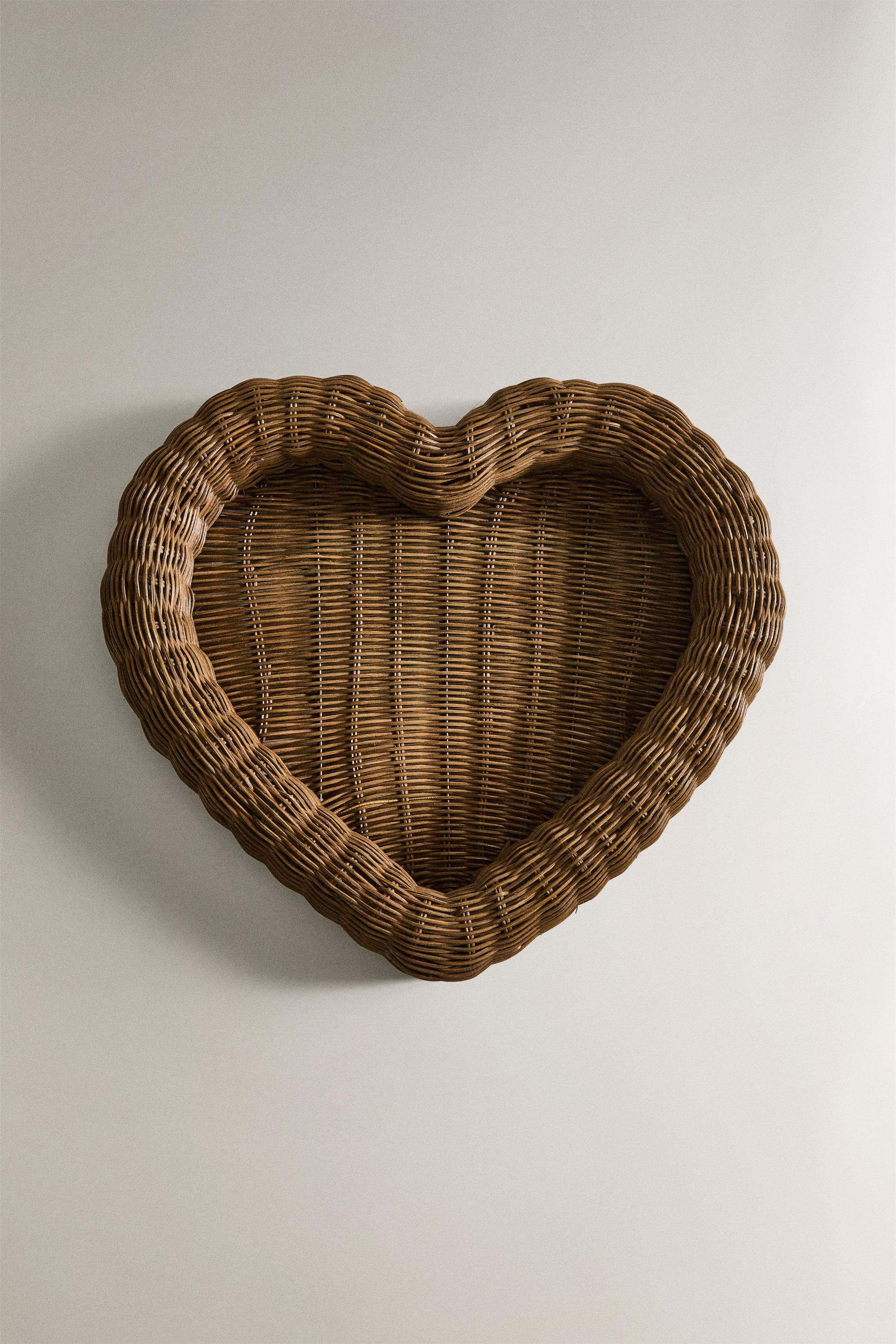 CHRISTMAS HEART RATTAN TRAY